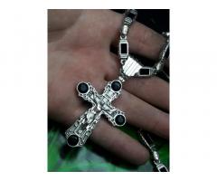 Серебряная цепочка с крестом и камнями оникс