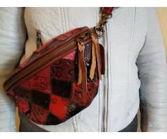 Стильна жіноча сумка у вінтажному стилі з широким ремінцем - Изображение 5/5