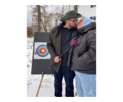 Подарунок жінці в Києві — стрільба з лука як яскраве враження